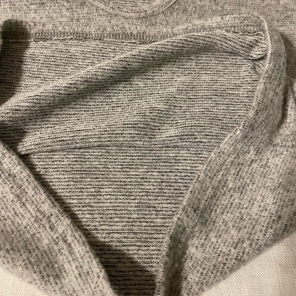 🦇 Grey heather long sleeve crop sweater. Size Medium - Picture 9 of 11
